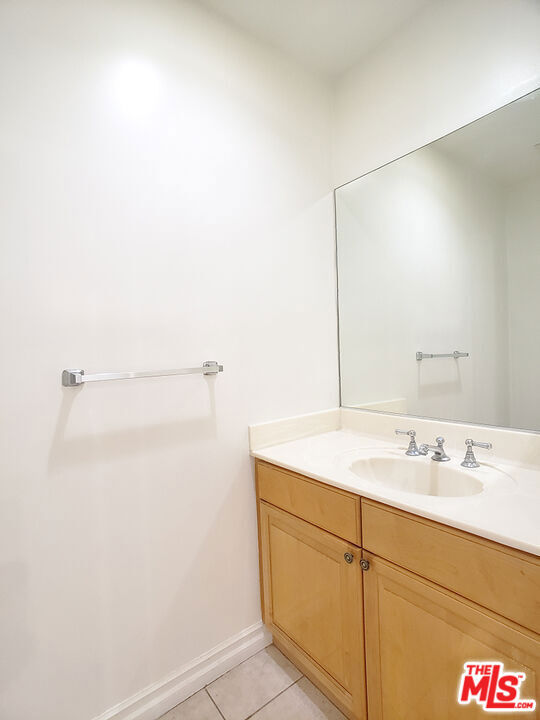 821 S Gramercy Place, Los Angeles CA: https://media.crmls.org/mediaz/55752358-17b1-4198-a395-af856969df96.jpg