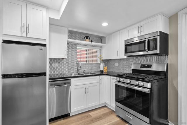 4573 4575 Massachusetts St, San Diego CA: https://media.crmls.org/mediaz/5575634a-51a8-4f74-844d-e23089dab227.jpg