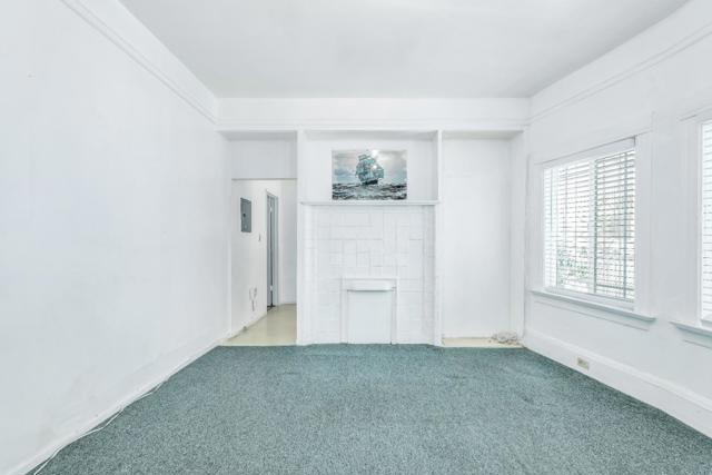 2737 12th Avenue, Oakland CA: https://media.crmls.org/mediaz/5575982e-656e-444d-840a-2dc9dfa3517e.jpg