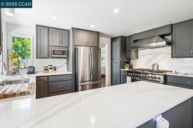 739 Devils Drop Ct, Richmond CA: https://media.crmls.org/mediaz/5575c936-f74a-4ea6-ada3-cd05d2d00241.jpg
