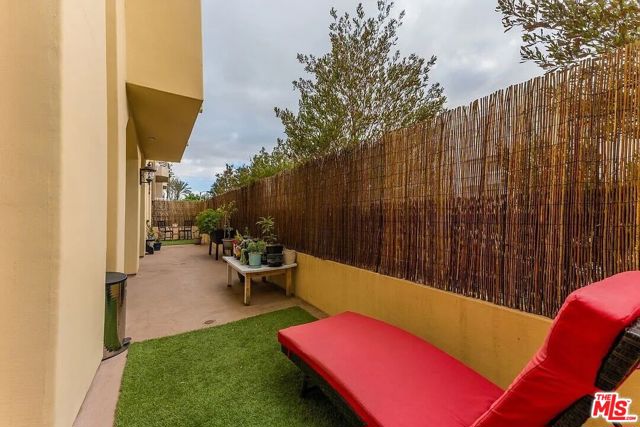 1522 Amherst Avenue, Los Angeles CA: https://media.crmls.org/mediaz/5576308e-00fb-44b9-b0c0-8a62e9924876.jpg