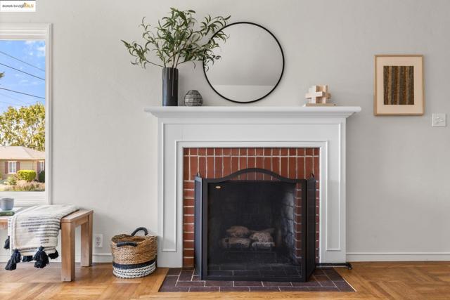 1420 Catherine Dr, Berkeley CA: https://media.crmls.org/mediaz/557657ed-3233-4dd2-ad2e-8efc2afd64f8.jpg