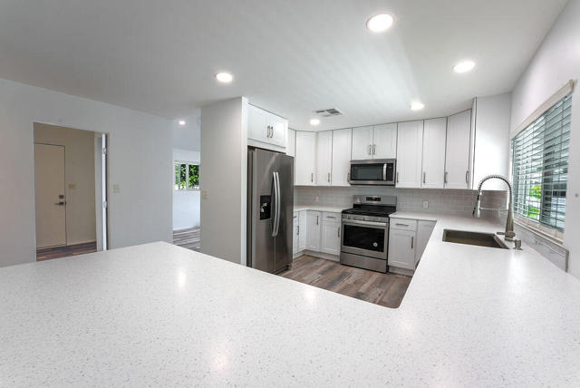 126 Monte Carlo Street, Rancho Mirage CA: https://media.crmls.org/mediaz/5576d05c-810d-4869-8f68-b5436cfb7767.jpg
