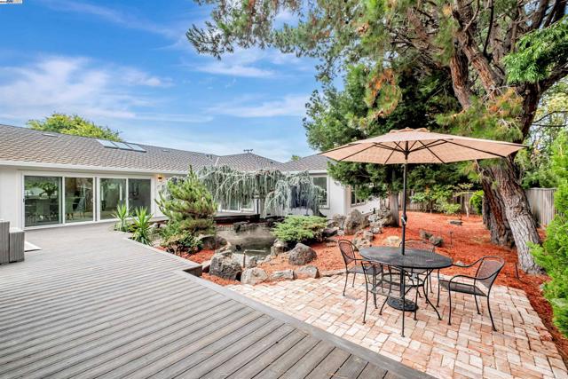 41511 Chadbourne Dr, Fremont CA: https://media.crmls.org/mediaz/557796a2-5f70-4a1a-9c18-c1ec7e8a65ae.jpg