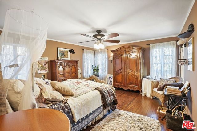 1326 Cordova Avenue, Glendale CA: https://media.crmls.org/mediaz/5577eefb-783d-4861-94c4-ccebe38ef88d.jpg