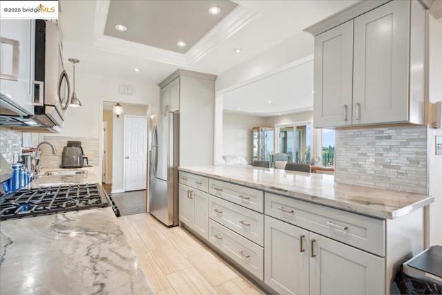 11772 Cranford Way, Oakland CA: https://media.crmls.org/mediaz/5577f0c4-95aa-46d7-bf25-0de817a27a94.jpg