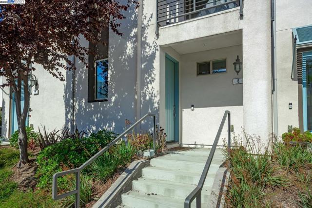 3077 Valley Of Hearts Del Pl, San Jose CA: https://media.crmls.org/mediaz/55783060-0efc-4595-9ff9-8c25460cfe29.jpg