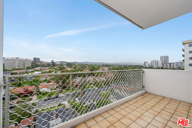 10787 Wilshire Boulevard, Los Angeles CA: https://media.crmls.org/mediaz/5578429d-30ae-418d-9bb3-4ab9bc3902e5.jpg