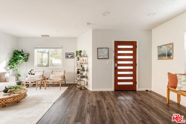 4427 Alumni Avenue, Los Angeles CA: https://media.crmls.org/mediaz/557895c6-836b-4c98-a347-11ae39ce8b4e.jpg