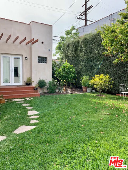 2905 Somerset Drive, Los Angeles CA: https://media.crmls.org/mediaz/557945f9-c813-4ed5-8555-09ae50303971.jpg