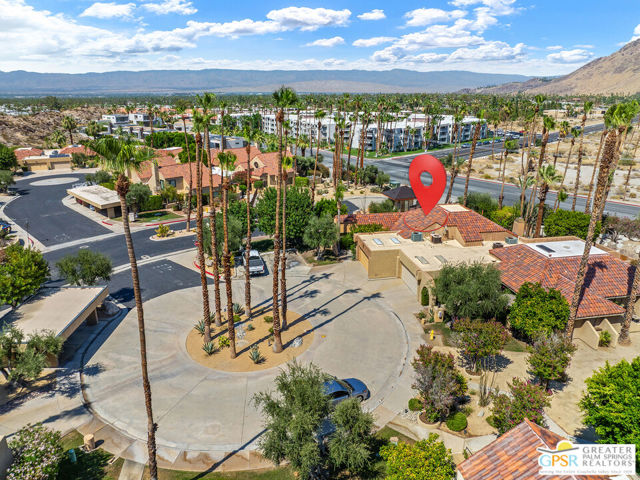 2910 Cervantes Court, Palm Springs CA: https://media.crmls.org/mediaz/5579a006-9df8-4a3c-98e2-887379df5905.jpg