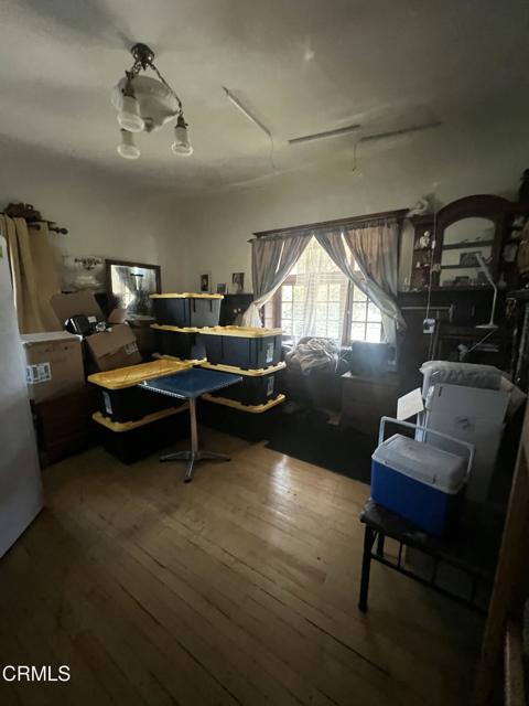 1324 Volney Drive, Los Angeles CA: https://media.crmls.org/mediaz/5579abd8-8277-4320-95d9-3e6b8ff265ad.jpg