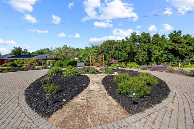 20811 Norada Court, Saratoga CA: https://media.crmls.org/mediaz/5579ed5c-1cb6-4069-9748-a560e5b3cd1d.jpg