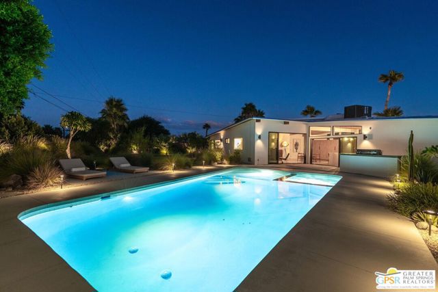 454 E Lindsey Drive, Palm Springs CA: https://media.crmls.org/mediaz/557a2085-d4cf-4141-a7aa-46487cae0e78.jpg