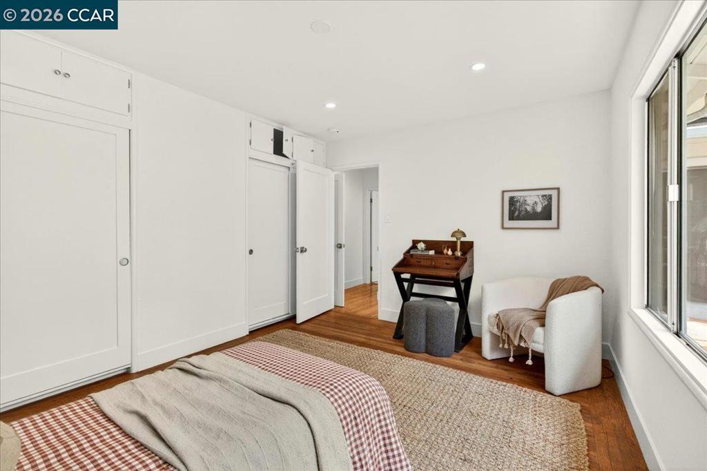 https://media.crmls.org/mediaz/557a5e10-6118-4e5f-88e1-e38331ad8e95.jpg?preset=X-Large