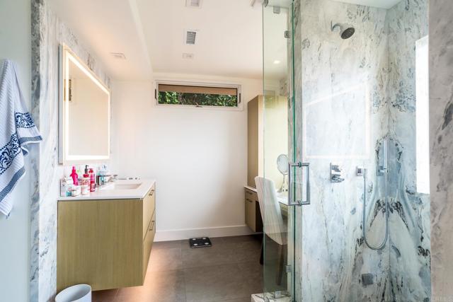 Detail Gallery Image 28 of 41 For 621 San Elijo St, San Diego,  CA 92106 - 4 Beds | 5/2 Baths