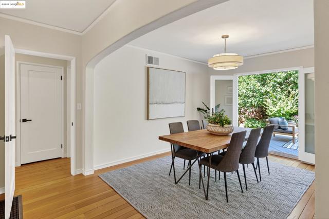2773 Argyle Street, Oakland CA: https://media.crmls.org/mediaz/557c0790-1f0c-4f89-845f-8d4a74959dee.jpg