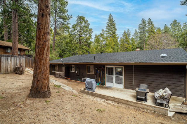 25169 Franklin Drive, Idyllwild CA: https://media.crmls.org/mediaz/557c3818-7910-4d87-a32f-ed75b3ff1123.jpg