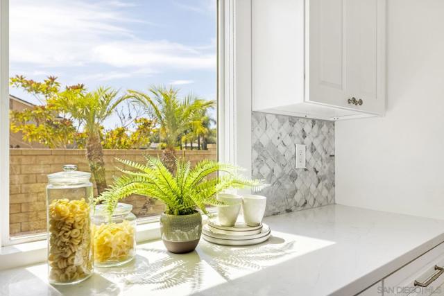 2337 Douglaston Glen, Escondido CA: https://media.crmls.org/mediaz/557c6e8a-8881-4c91-909a-0b3b8abc2fe0.jpg