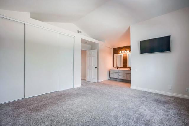 40037 Amberley Cir, Temecula CA: https://media.crmls.org/mediaz/557c9249-c1e0-446b-ab3e-3c101264e4a3.jpg