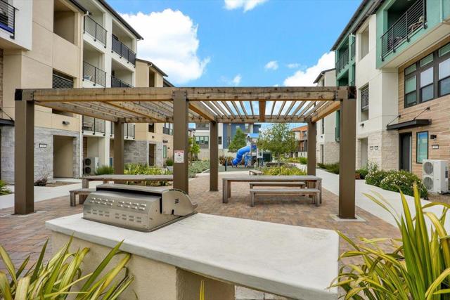 210 Waters Park Circle, San Mateo CA: https://media.crmls.org/mediaz/557e0c5f-680f-4efd-80b8-36e3724be0d7.jpg