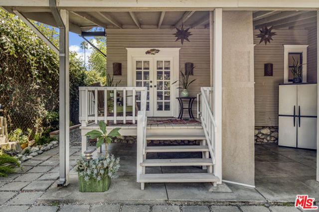 991 Palm Terrace, Pasadena CA: https://media.crmls.org/mediaz/557e2022-72fc-4f37-b7dd-bf652420bf5d.jpg