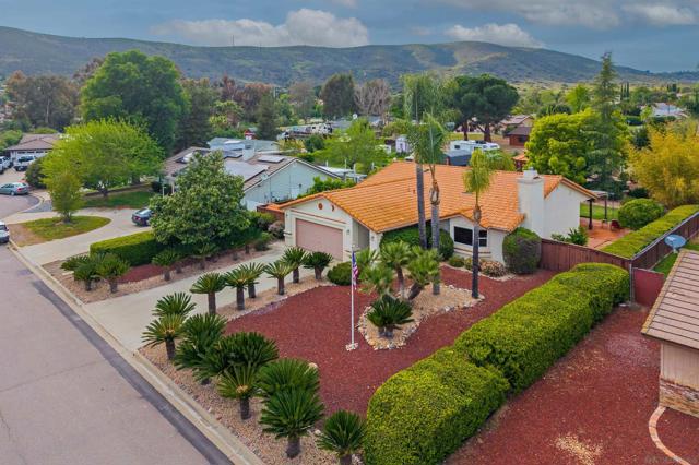 23540 Oriente Way, Ramona CA: https://media.crmls.org/mediaz/557e61b1-c549-4d51-bb0f-68bd35def50b.jpg