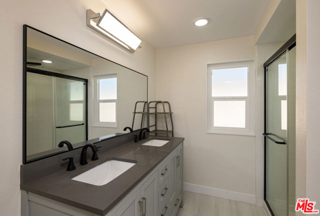 13206 Admiral Avenue, Marina del Rey CA: https://media.crmls.org/mediaz/557e7710-ac1c-44f9-9a32-b1139ffa8d20.jpg