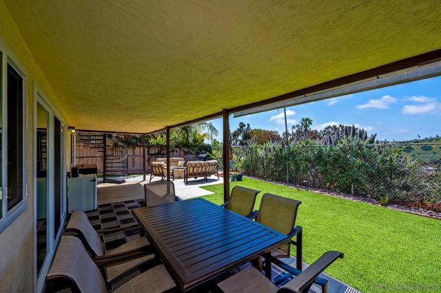 4048 Raffee Dr, San Diego CA: https://media.crmls.org/mediaz/557ec913-8770-41dc-bf4f-705fec2bfff8.jpg