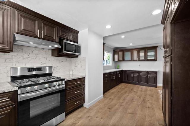 5095 Nottingham Ct, Newark CA: https://media.crmls.org/mediaz/557f6503-2426-4be4-a35b-9c8c66b6e3c8.jpg