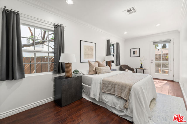 3745 Veteran Avenue, Los Angeles CA: https://media.crmls.org/mediaz/557f967f-d63c-4df1-a745-e185645924ea.jpg