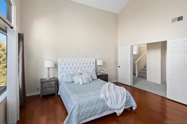 1586 Kimberly Woods Dr, El Cajon CA: https://media.crmls.org/mediaz/558006aa-323e-49bb-9ffa-61a43886c10c.jpg