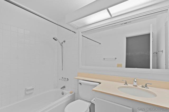 4041 Caminito Dehesa, San Diego CA: https://media.crmls.org/mediaz/558036ba-7253-4e83-b93a-71daeb5edfb0.jpg