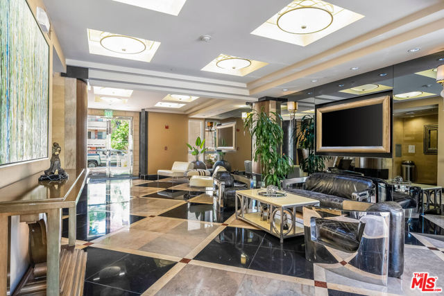 1318 S Roxbury Drive, Los Angeles CA: https://media.crmls.org/mediaz/5580a4b6-c6a5-4f6d-8759-4f745c6b55d4.jpg