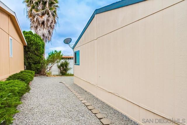 1010 E Bobier, Vista CA: https://media.crmls.org/mediaz/55815799-8e64-4c78-a803-b0e6f30e5a92.jpg