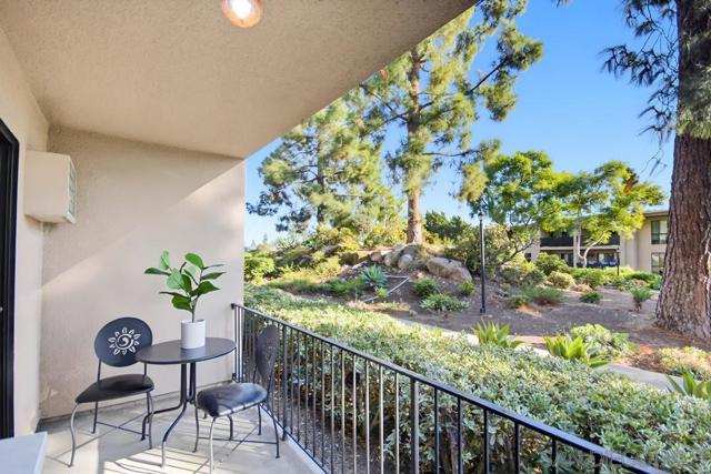 7858 Cowles Mountain Ct, San Diego CA: https://media.crmls.org/mediaz/55819b23-13b4-49d3-bf82-f58aa1b51def.jpg