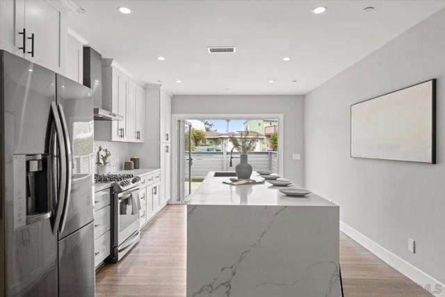 914 10th St, Imperial Beach CA: https://media.crmls.org/mediaz/55823f4a-8fa3-4234-8853-2b9c66f91043.jpg