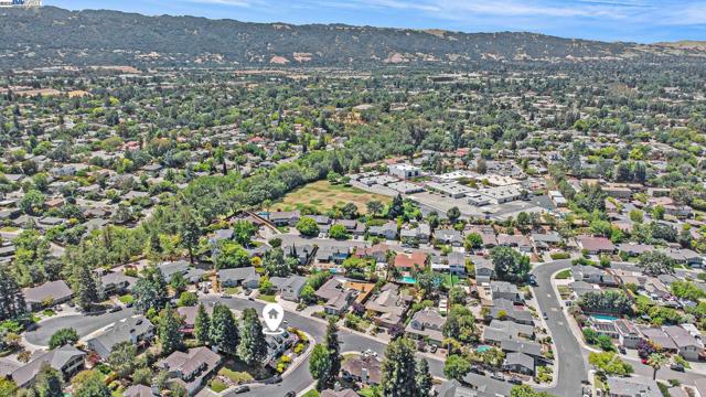 3868 Orion Ct, Pleasanton CA: https://media.crmls.org/mediaz/5582eb4f-0010-40c3-bd7c-da6c43a46279.jpg