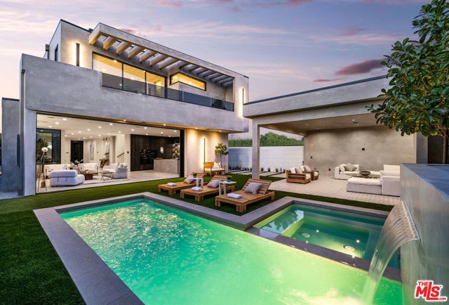 6660 Maryland Drive, Los Angeles CA: https://media.crmls.org/mediaz/5583a45d-04af-41f7-97cd-4f1b6bcaacc3.jpg