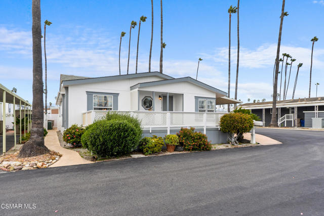 1215 Anchors Way Drive, Ventura CA: https://media.crmls.org/mediaz/558409ae-2016-472d-b91a-7553444d64e9.jpg