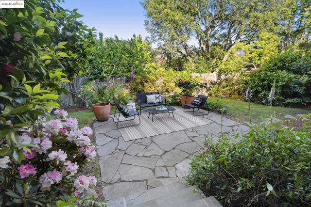 1025 Creston Rd, Berkeley CA: https://media.crmls.org/mediaz/5584ee8b-3c1a-4b02-92a7-9a3c6794d803.jpg