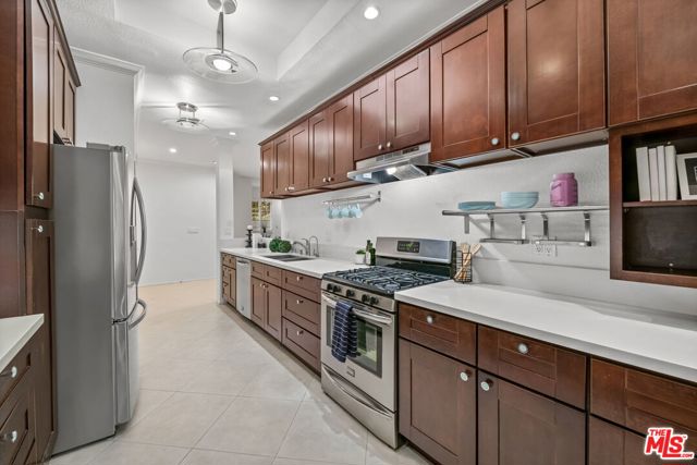 839 Larrabee Street, 3 photo 6