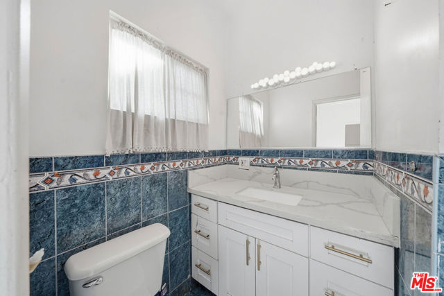 1147 S Westlake Avenue, Los Angeles CA: https://media.crmls.org/mediaz/55852b75-acde-41b9-85b2-15dcb481459f.jpg