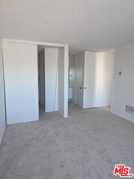 6000 Canterbury Drive, Culver City CA: https://media.crmls.org/mediaz/5585a04f-ed46-4757-a8a1-92261996f8e3.jpg