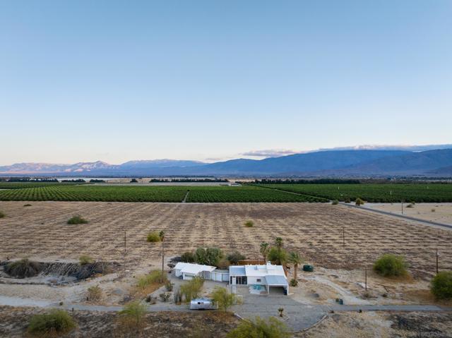 811 Di Giorgio Road, Borrego Springs CA: https://media.crmls.org/mediaz/558672ec-385e-471d-becd-ac941820b560.jpg