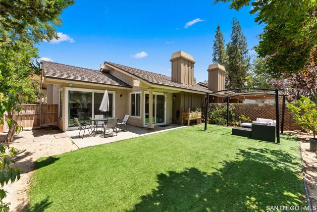 4309 Diegos CT, Fallbrook CA: https://media.crmls.org/mediaz/5586cd6c-7831-49e9-823e-bdbbae8544c1.jpg