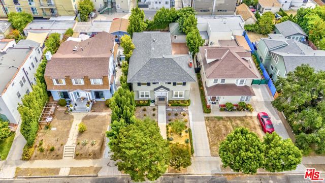 416 S Van Ness Avenue, Los Angeles CA: https://media.crmls.org/mediaz/5586dc95-070a-4fdd-8768-0ab68fc248d8.jpg