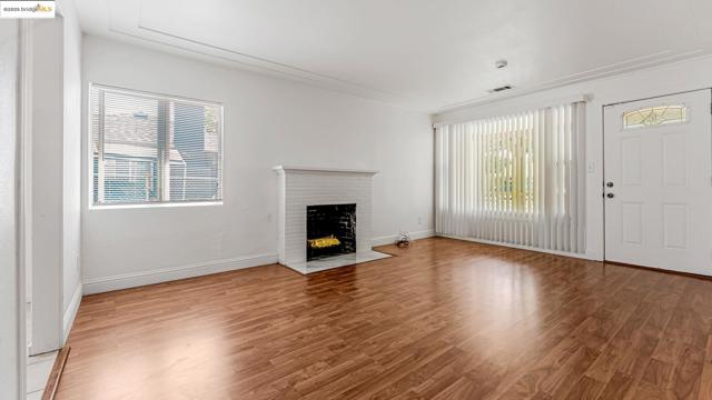 528 LA PRENDA DRIVE, Oakland CA: https://media.crmls.org/mediaz/558731b7-284e-439c-bb83-a247a16030fc.jpg