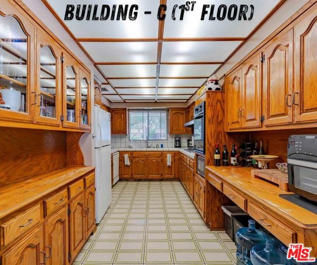 5706 Pioneer Boulevard, Whittier CA: https://media.crmls.org/mediaz/5587bcf6-6b63-448d-9501-841a1f57170f.jpg