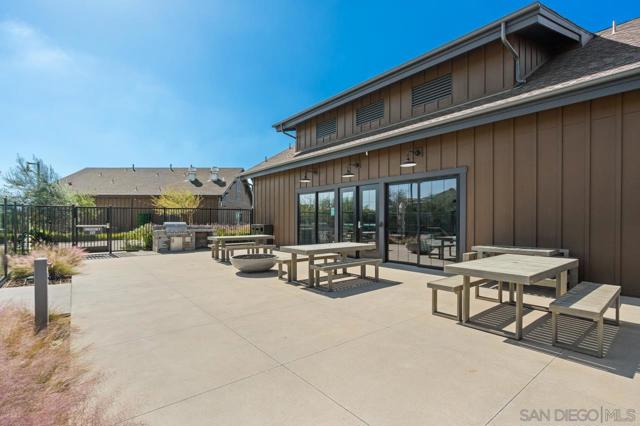 1938 Julie Dawn Pl, Escondido CA: https://media.crmls.org/mediaz/5587d99b-684c-4685-91f4-817115fc83d7.jpg